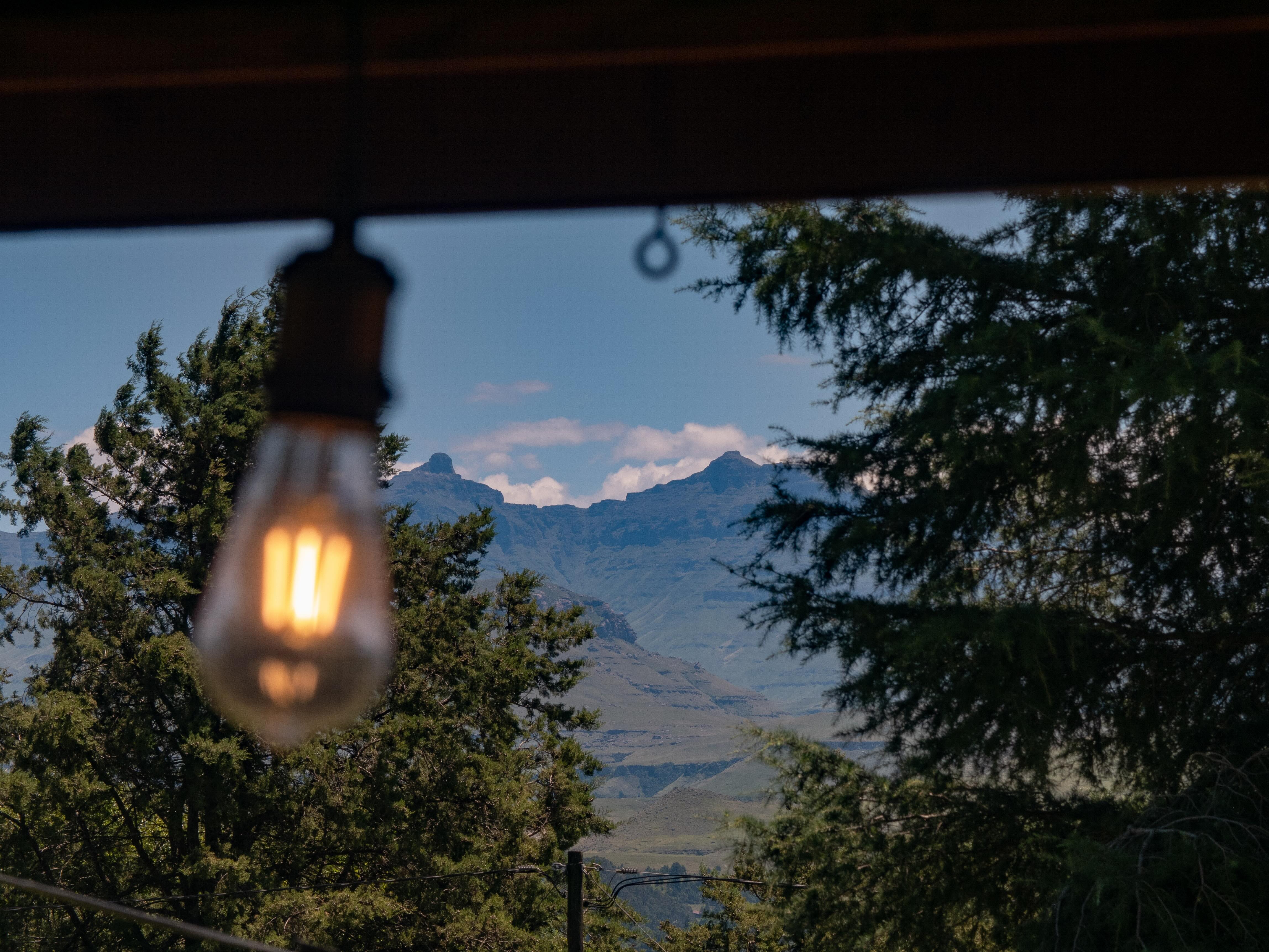 Oakhaven deck with mountain views