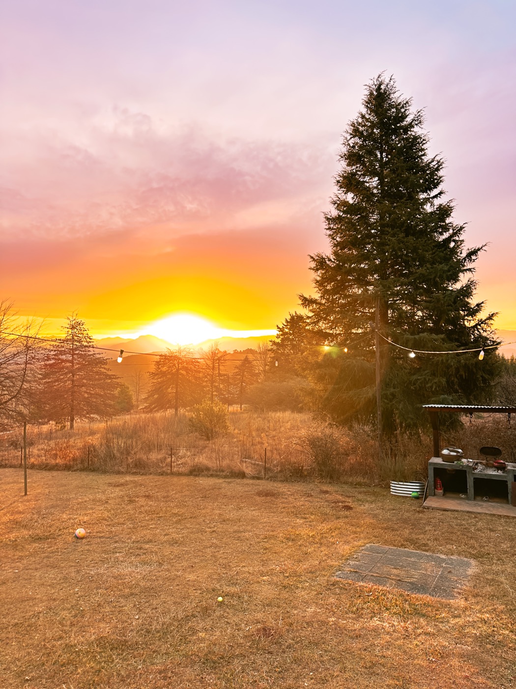Winter sunset over the Oakhaven garden and braai area